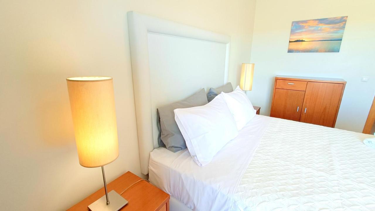 Flamingo View - Pool + Wifi + Ac Apartment Portimao Bagian luar foto