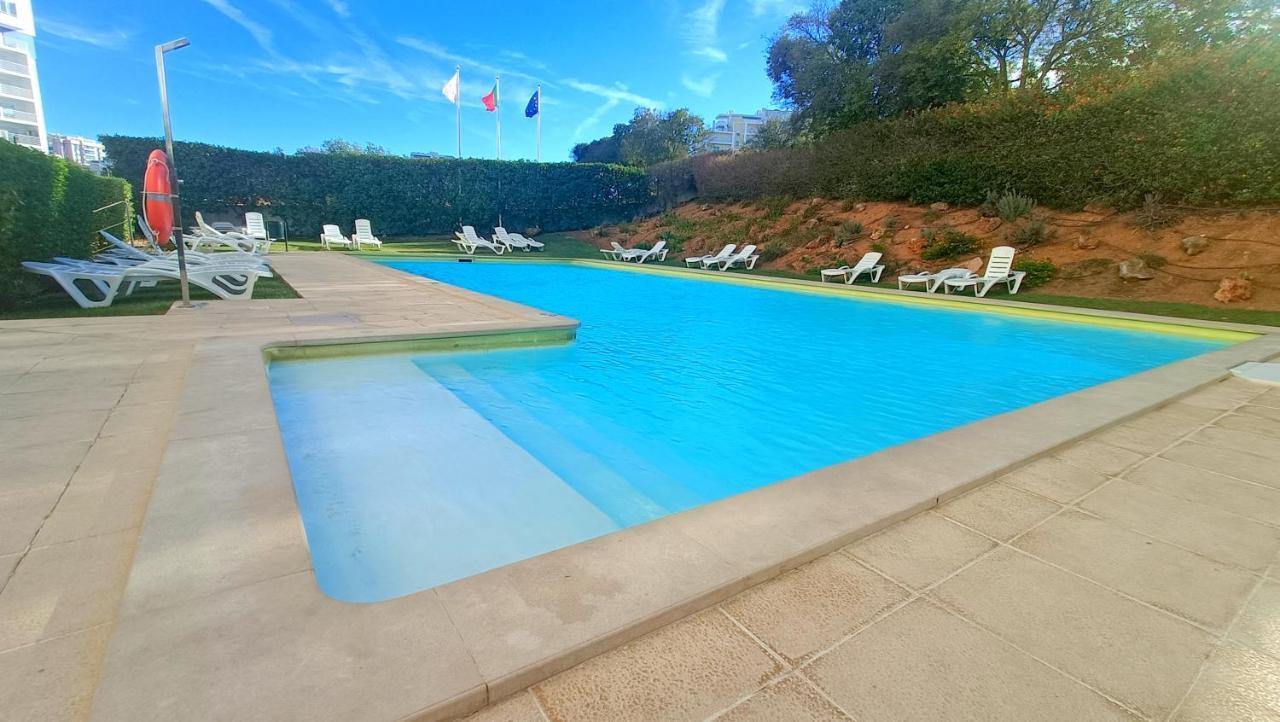 Flamingo View - Pool + Wifi + Ac Apartment Portimao Bagian luar foto
