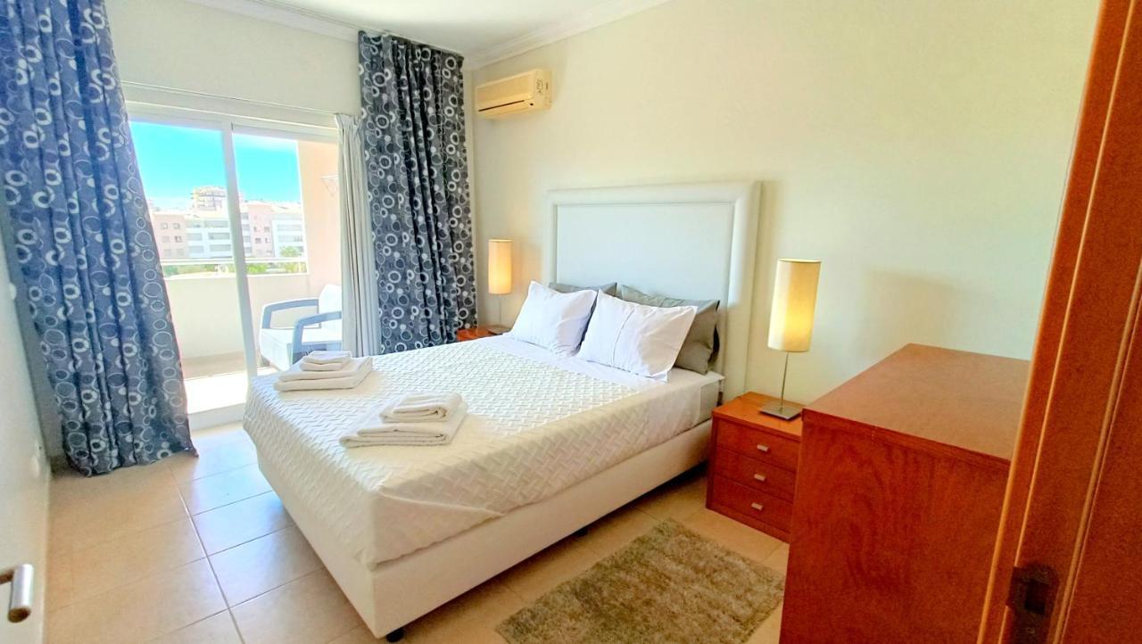 Flamingo View - Pool + Wifi + Ac Apartment Portimao Bagian luar foto